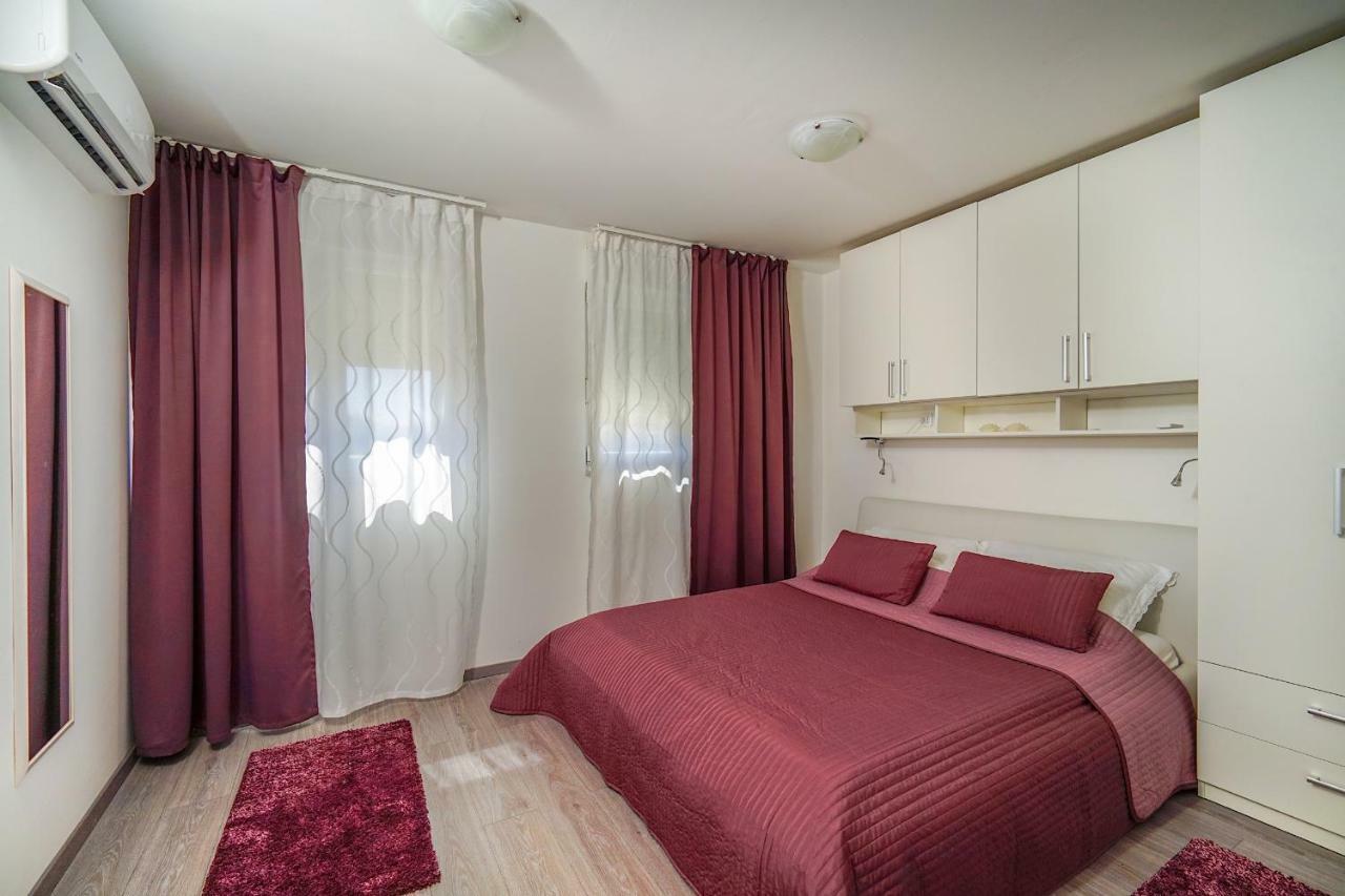 Stay In Split Luaran gambar