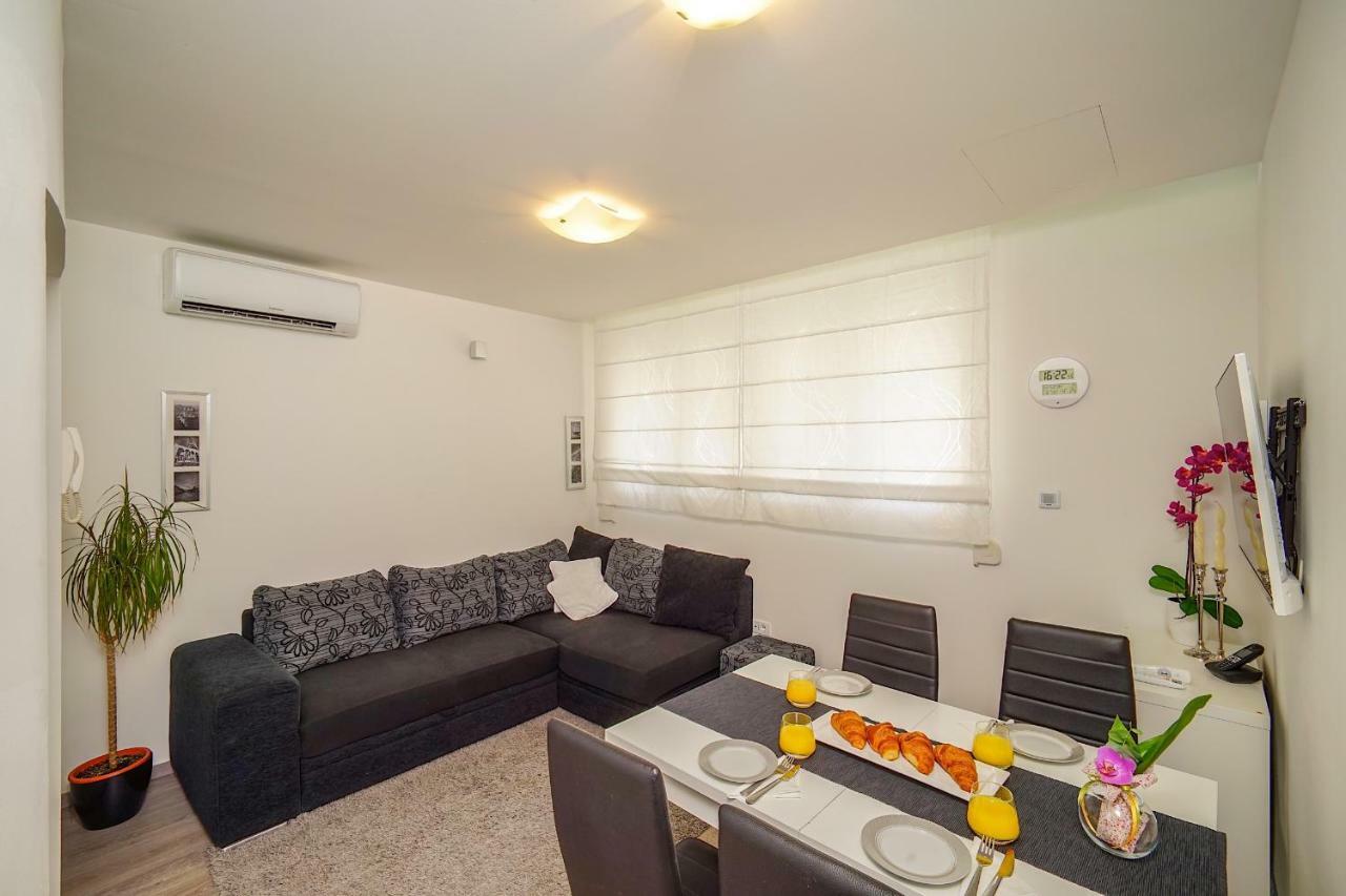 Stay In Split Luaran gambar
